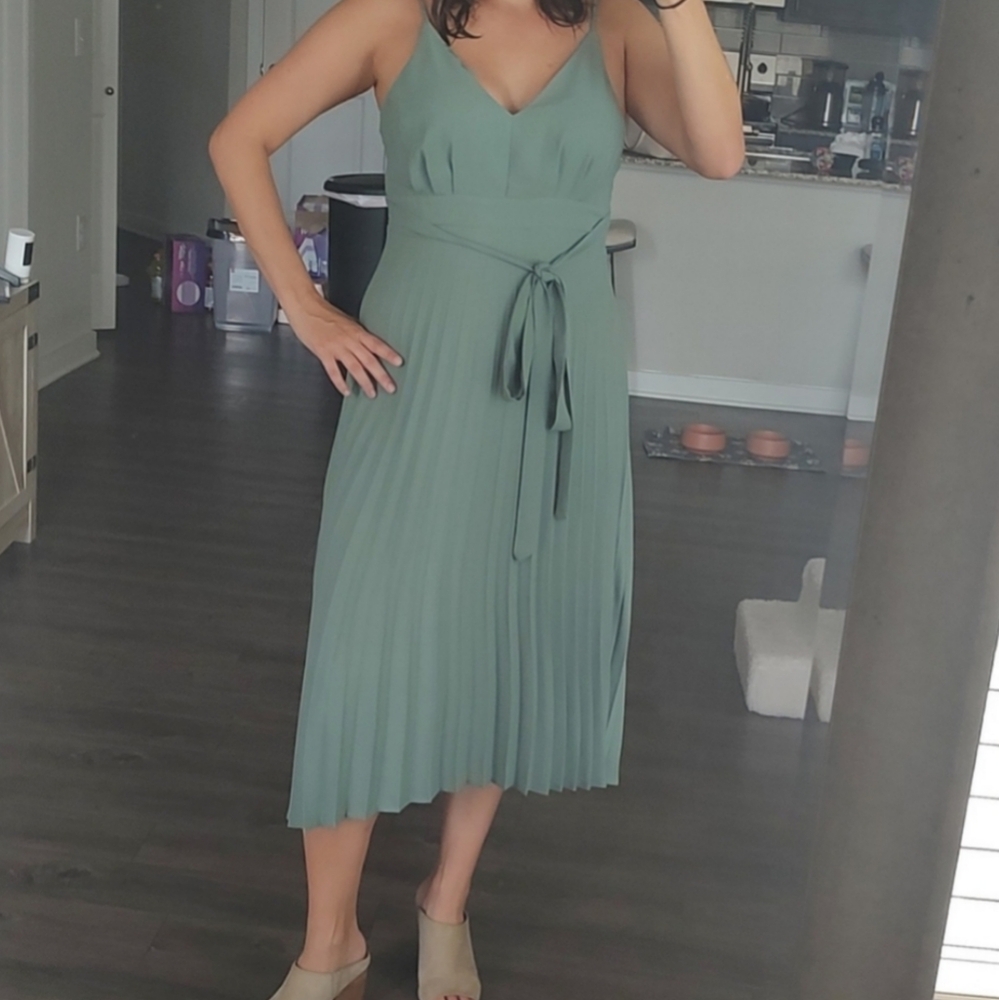 Elegant Green Pleated Dress